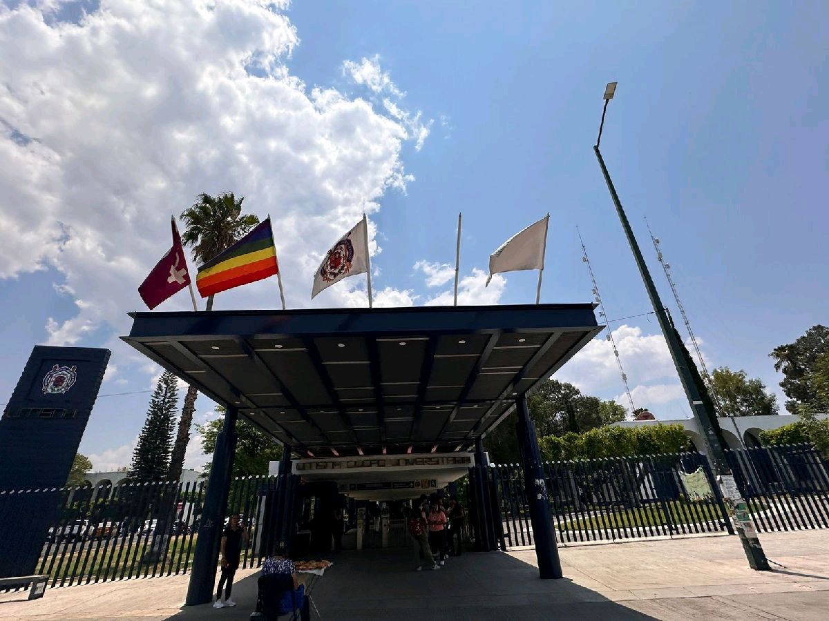 Decomisa Consejo Indígena bandera purépecha de Ciudad Universitaria UMSNH