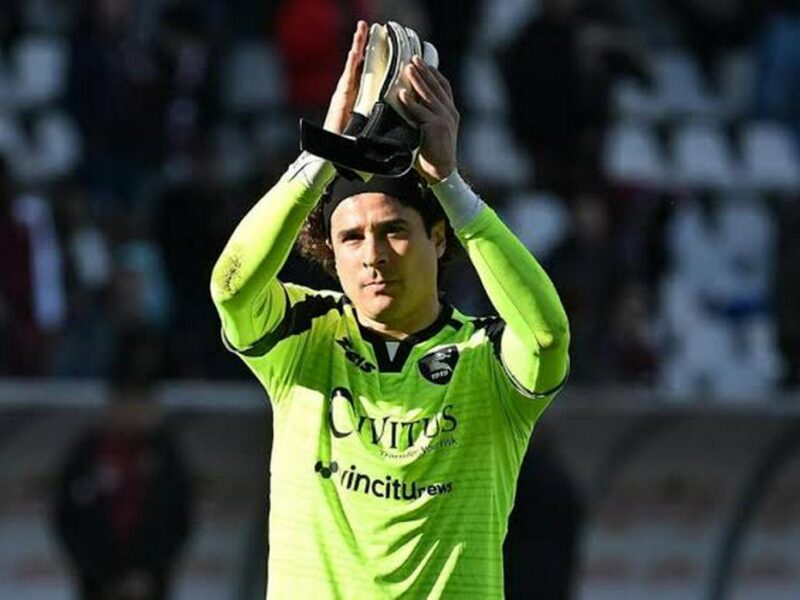 descenso guillermo ochoa en europa