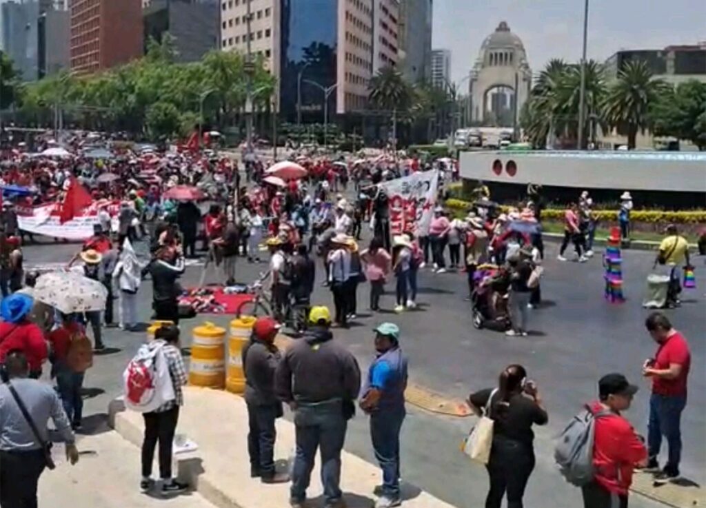 docentes de la CNTE toman calles de la CDMX con manifestaciones