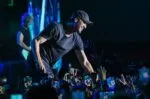 Enrique Iglesias conquista corazones en su retorno a México