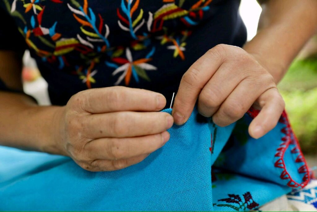 Finaliza el Tianguis Artesanal en Uruapan - telares manta