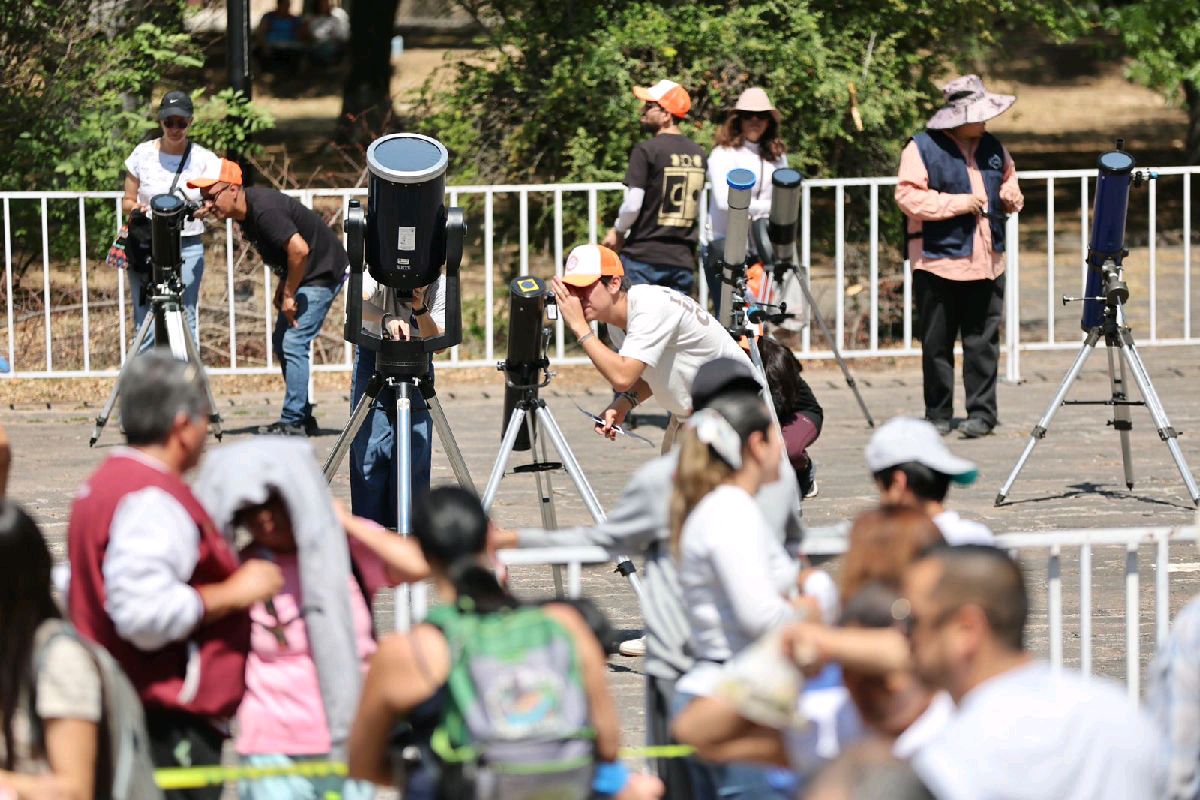 habitantes viven experiencia con el eclipse solar en Morelia