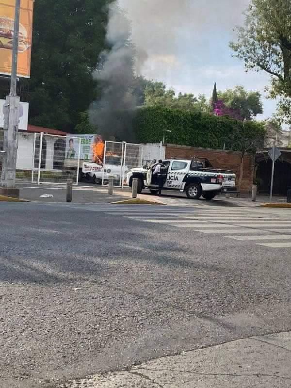 incendio de una camioneta en Morelia - policía morelia