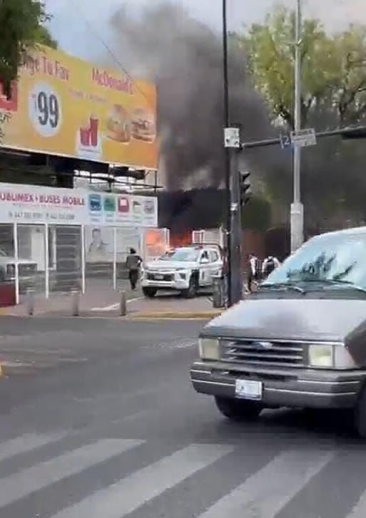 incendio de una camioneta en Morelia - ventura puente