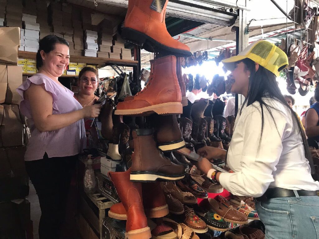 La candidata tuvo acercamietno en el Mercado Independencia de Morelia