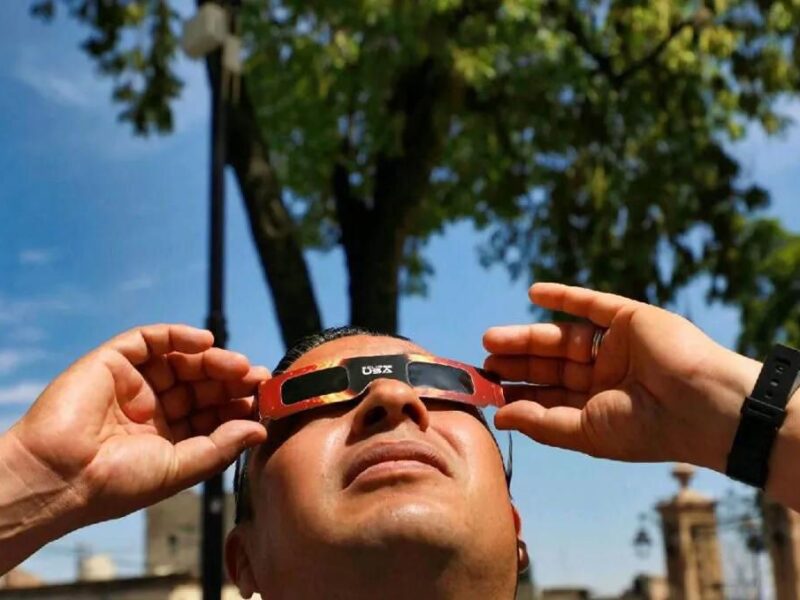 Advierte SSM los daños a la salud por observar el eclipse solar sin protección