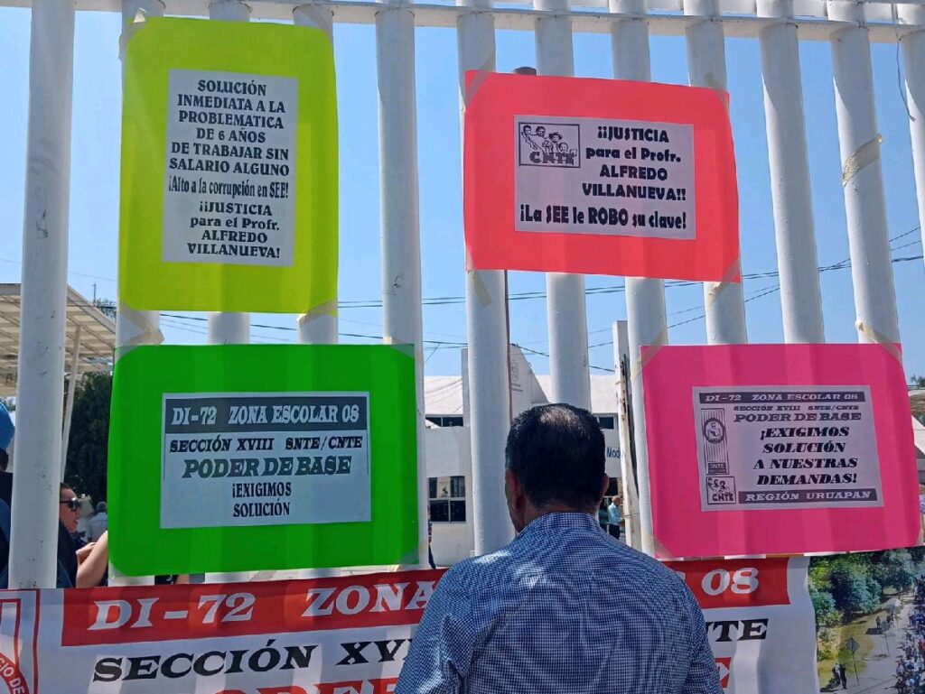 maestros protestan y exigen contratación de docente