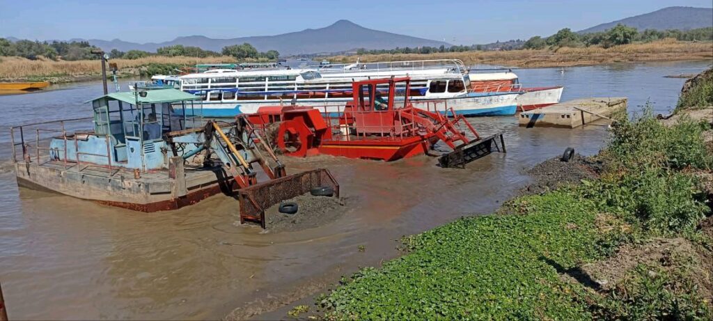 mantenimiento canales lago de pátzcuaro 1