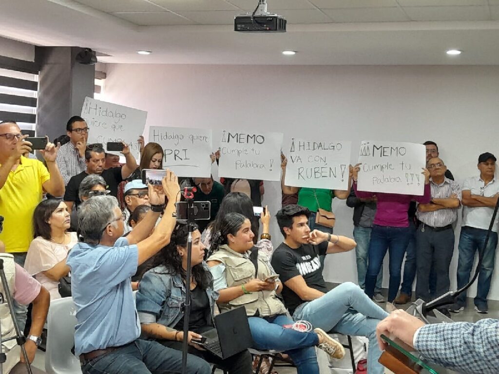 Militantes protestaron contra Memo Valencia