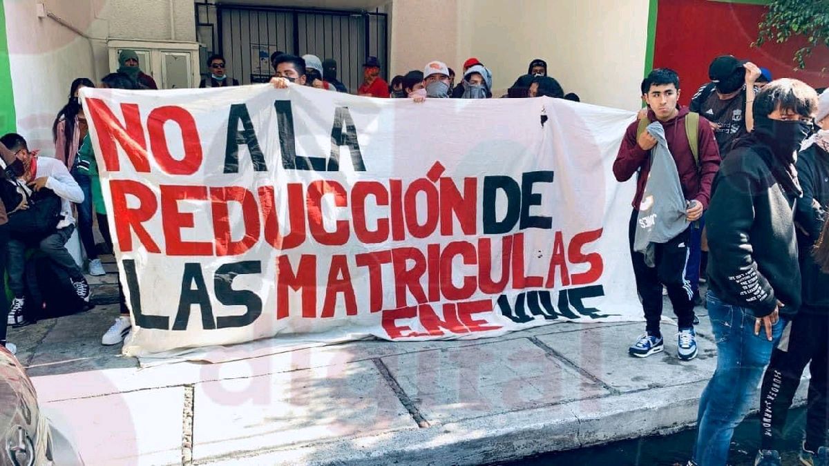 prevén reducción de matrícula de normales en Michoacán alumnos se oponen