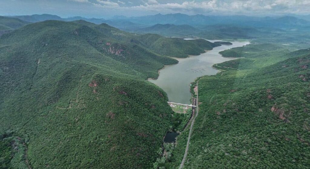 Reserva natural protegida más grande Michoacán - presa zicuirán