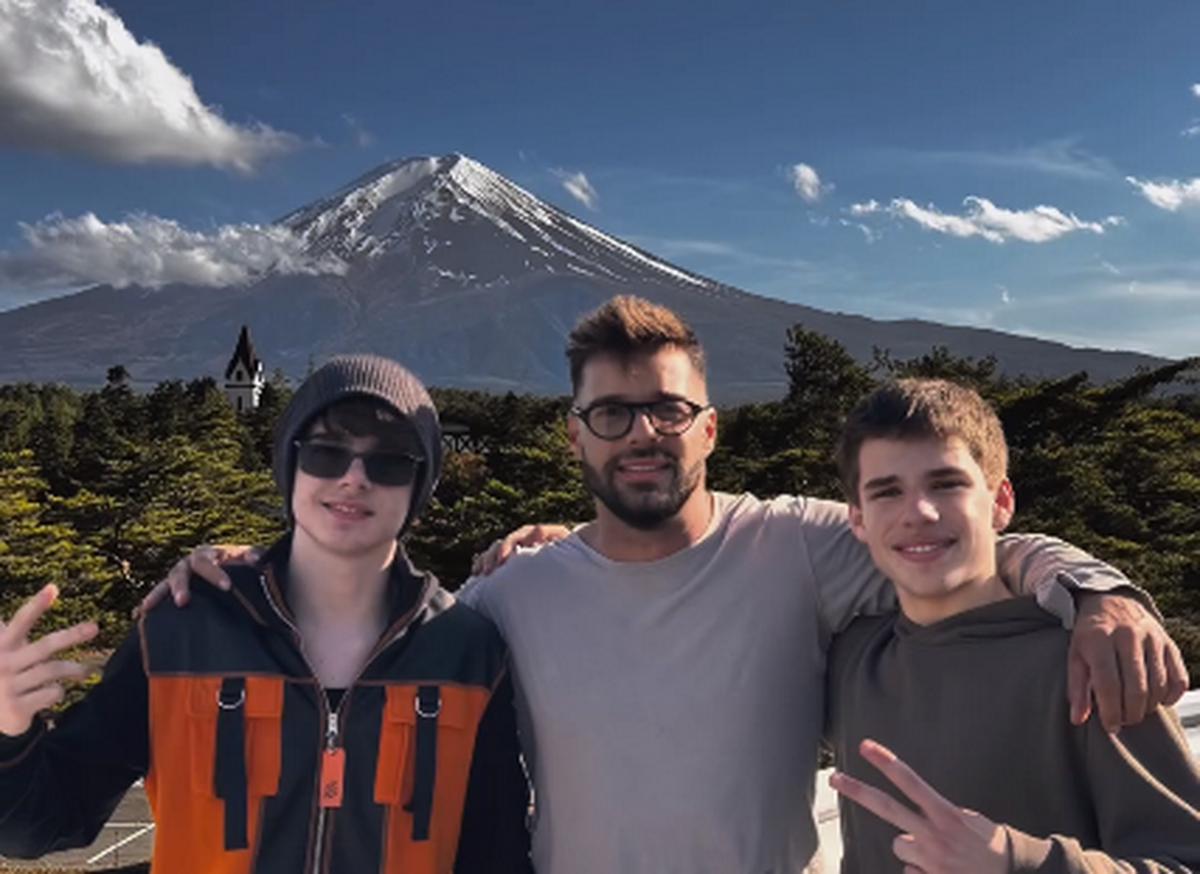 Ricky Martin en Japón con sus hijos y expareja