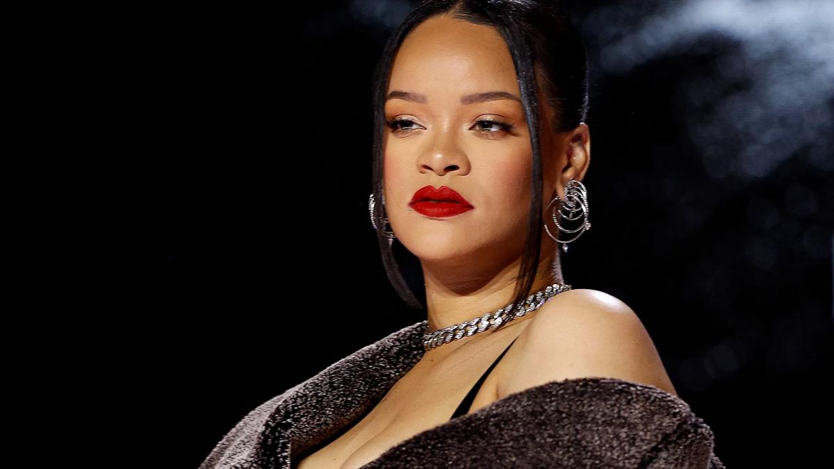 Rihanna levanta polémica religiosa por sesión vestida de Monja