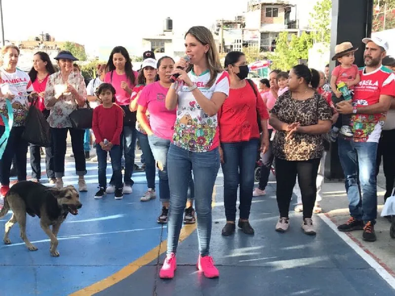 Daniela de los Santos aboga por seguridad infantil en campaña por Distrito 17 de Morelia