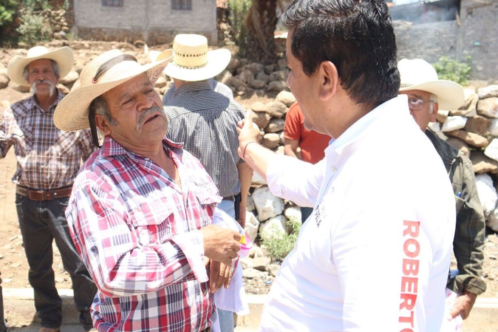 Servicios de Salud en Michoacán Roberto Carlos - candidato