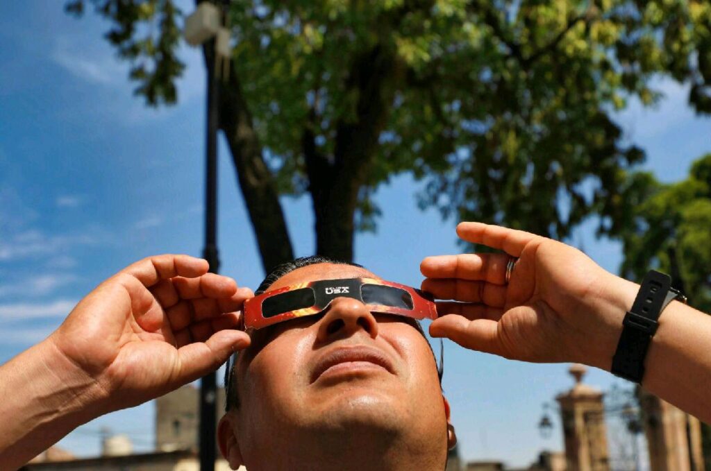 SSM llama a proteger la visión durante el eclipse solar