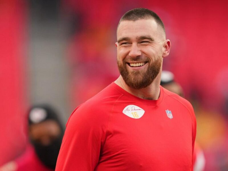 Travis Kelce y Taylor Swift firman contrato con NFL