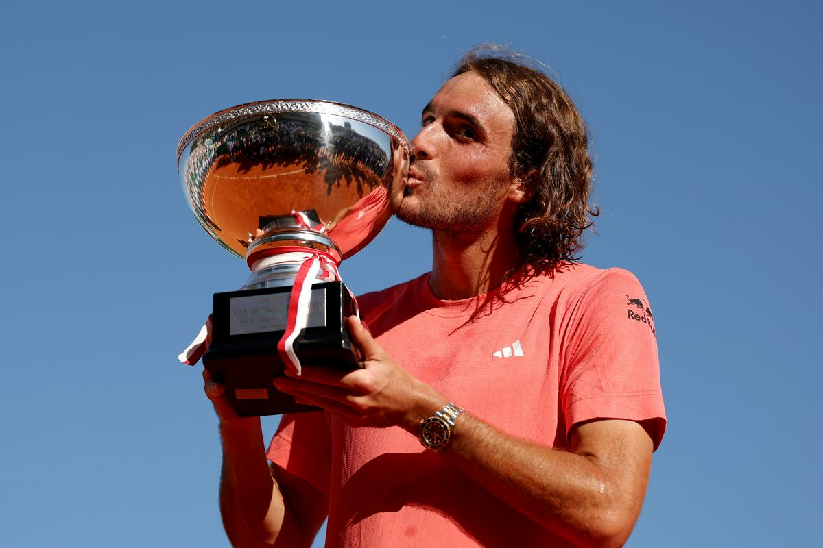 Tsitsipas suma triunfo en Montecarlo