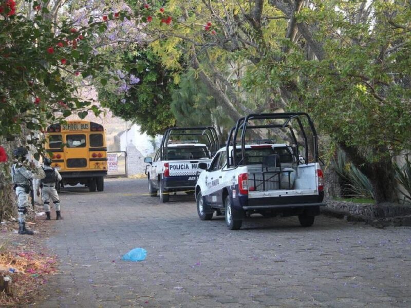 un cadáver con singnos de violencia se encontró en canal de Jacona