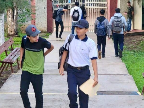 Opcional Uniforme Escolar en Michoacán Debido a Ola de Calor