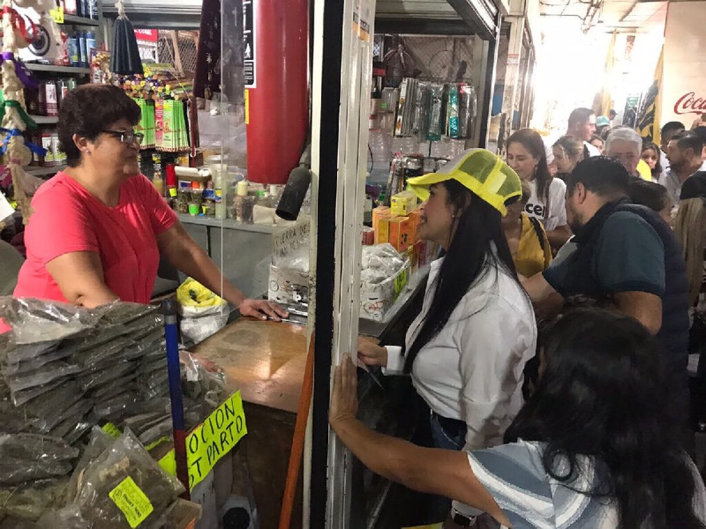 visitó Araceli Saucedo locales de Morelia