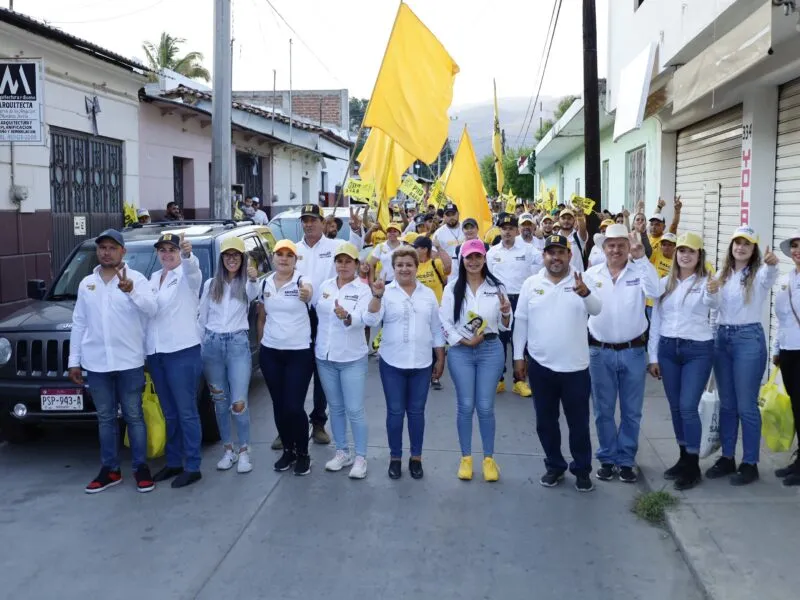 Araceli Saucedo en Coalcomán y Tepalcatepec