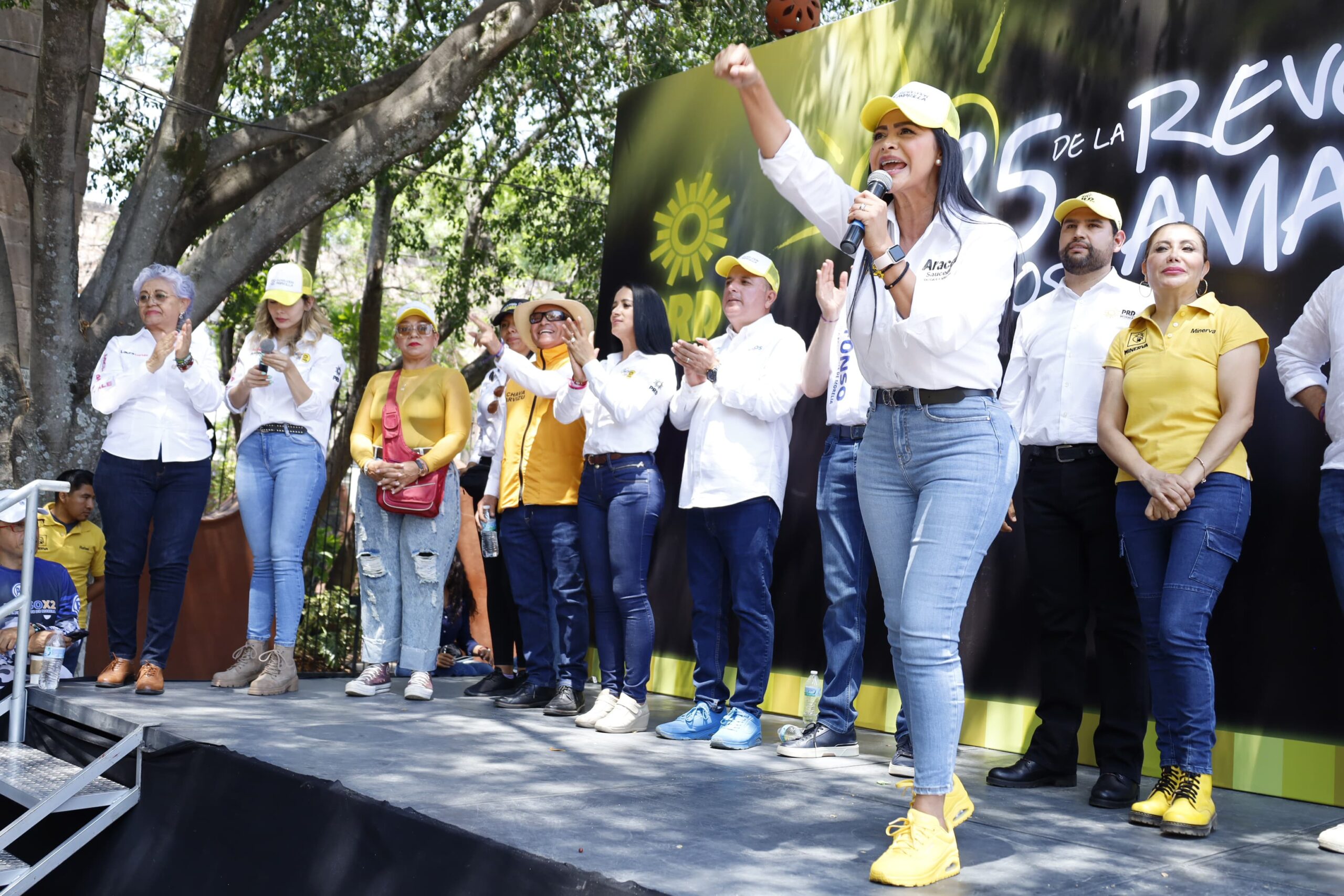 Araceli Saucedo llamó a votar por la democracia de México y por su proyecto