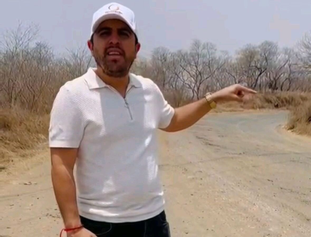 Adrián Huerta promete mejora para carreteras de Huetamo