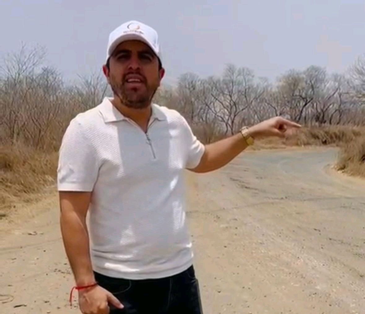 Adrián Huerta promete mejora para carreteras de Huetamo