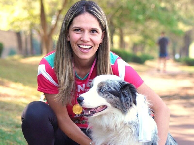 Daniela de los Santos Torres firma agenda animalista en evento familiar