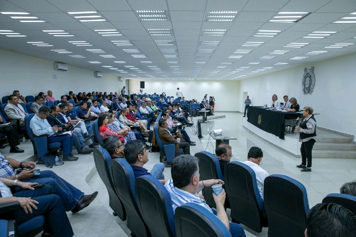 consejo universitario sumiso rectora SUEUM