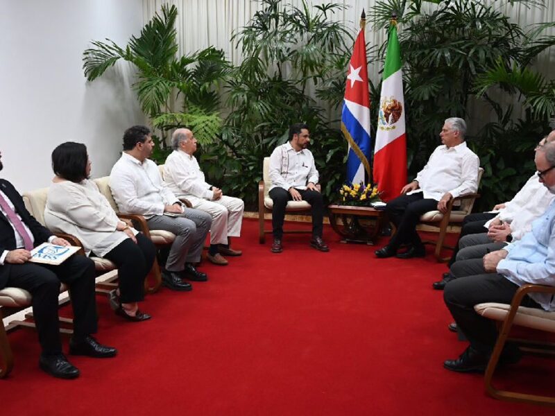 Contratación de médicos cubanos en México