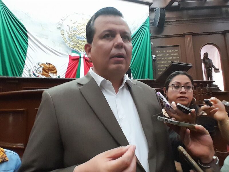 Para Guillermo Valencia lo que pasa en el Congreso de Michoacán “huele muy mal”