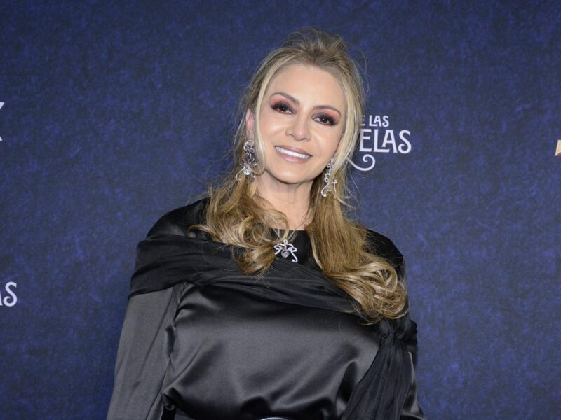 Daniela Castro reacciona a ser abuela en Ventaneando