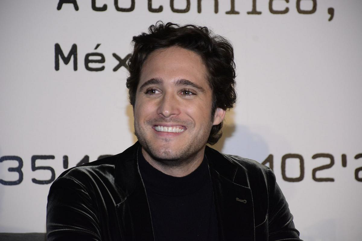 Diego Boneta apoya cambio de nombre artístico de Danna Paola