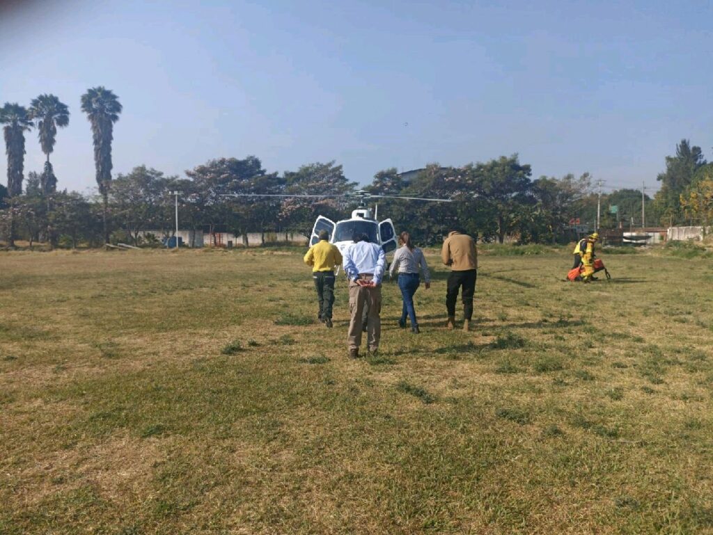 envían helicóptero a Uruapan contra incendio