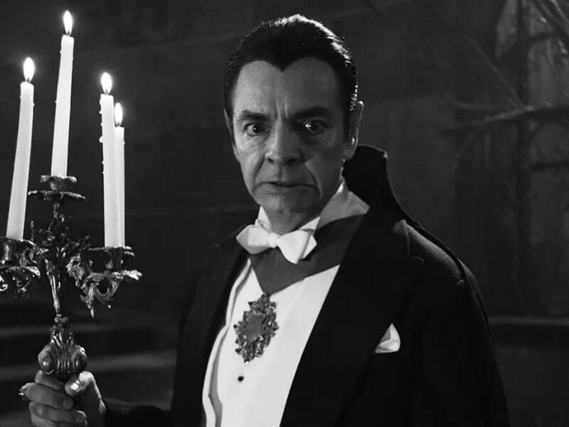 Eugenio Derbez revive el clásico de “Drácula” en nueva serie de comedia