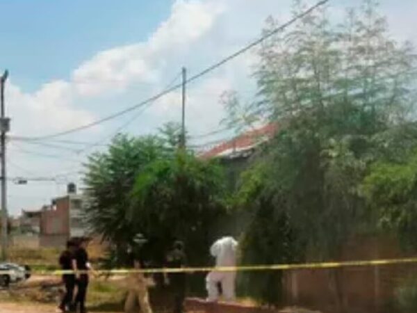 Hallan cadáver de un hombre en calle de terracería en Morelia