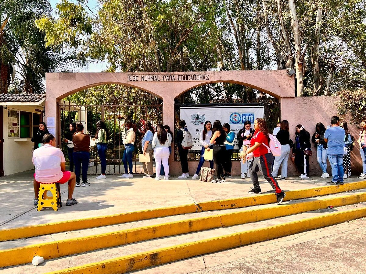 Inicia entrega de fichas para ingreso a Normales de Michoacán
