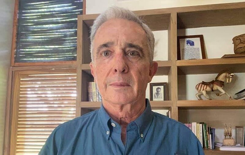 Inicia juicio contra Álvaro Uribe