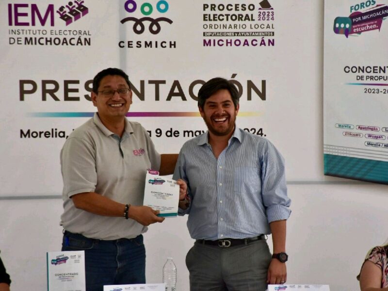 Entregan libro de propuestas ciudadanas para la transformación de Michoacán
