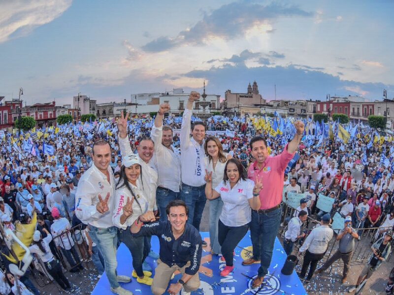 Los morelianos en apoyo a Carlos Quintana