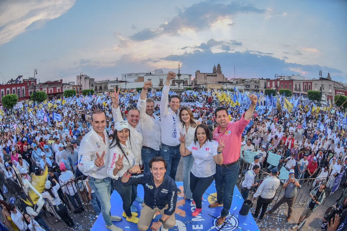 Los morelianos en apoyo a Carlos Quintana