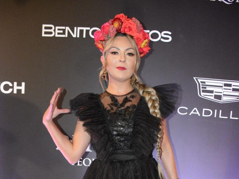 Mariana Ochoa corrige a Ari Borovoy excompañero de OV7