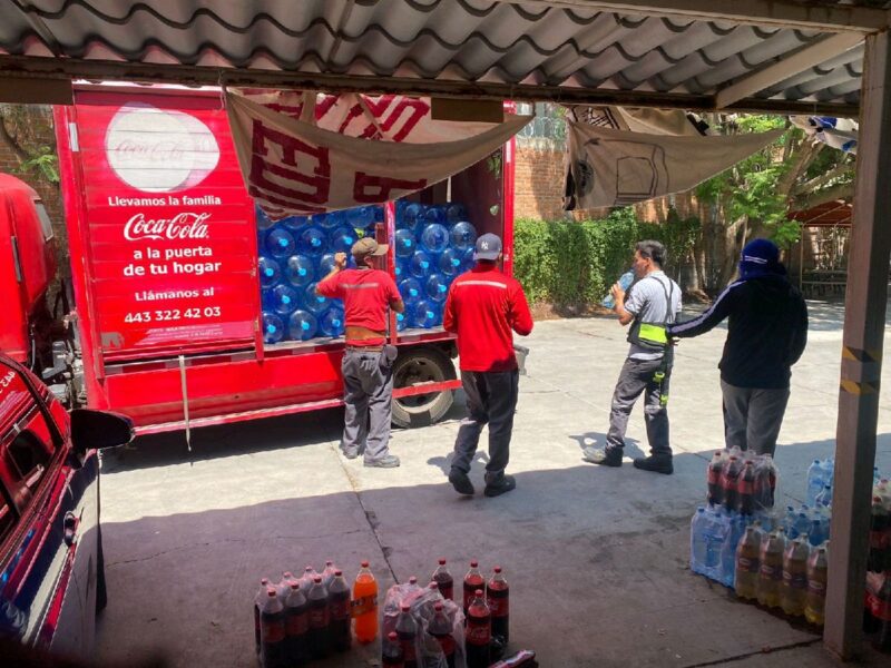 normalistas devuelven la mercancía robada