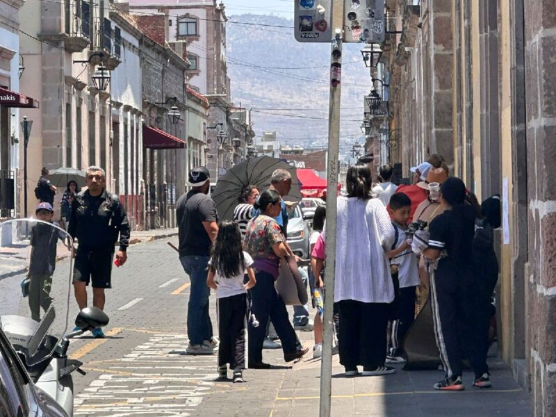 Padres de familia amagan con realizar bloqueo diarios en Morelia