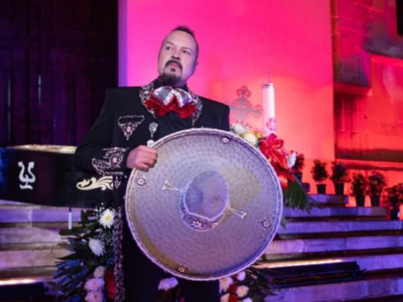 Pepe Aguilar se muda por la llegada de celebridades a su vecindario