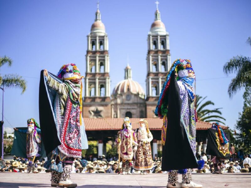 ¿Qué representa la danza de los Kúrpites?