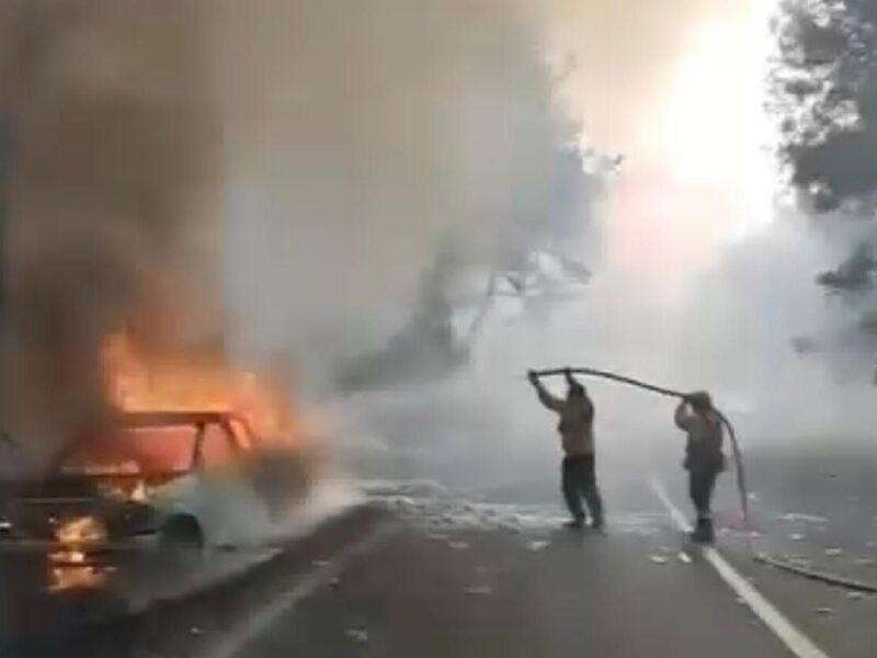 Camioneta en llamas en Zinapécuaro desencadena incendio forestal