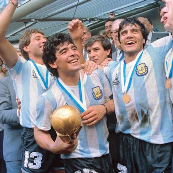 Balón de Oro ‘perdido’ de Maradona será subastado en París